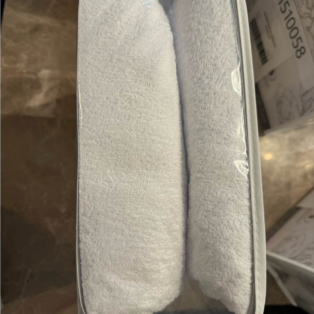 Cal KING mattress protector - Picture 2 of 5
